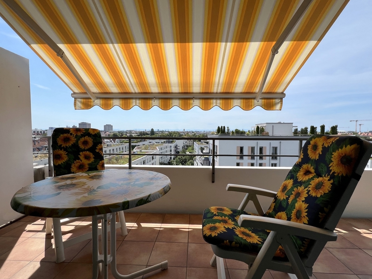 Loggia mit Markise