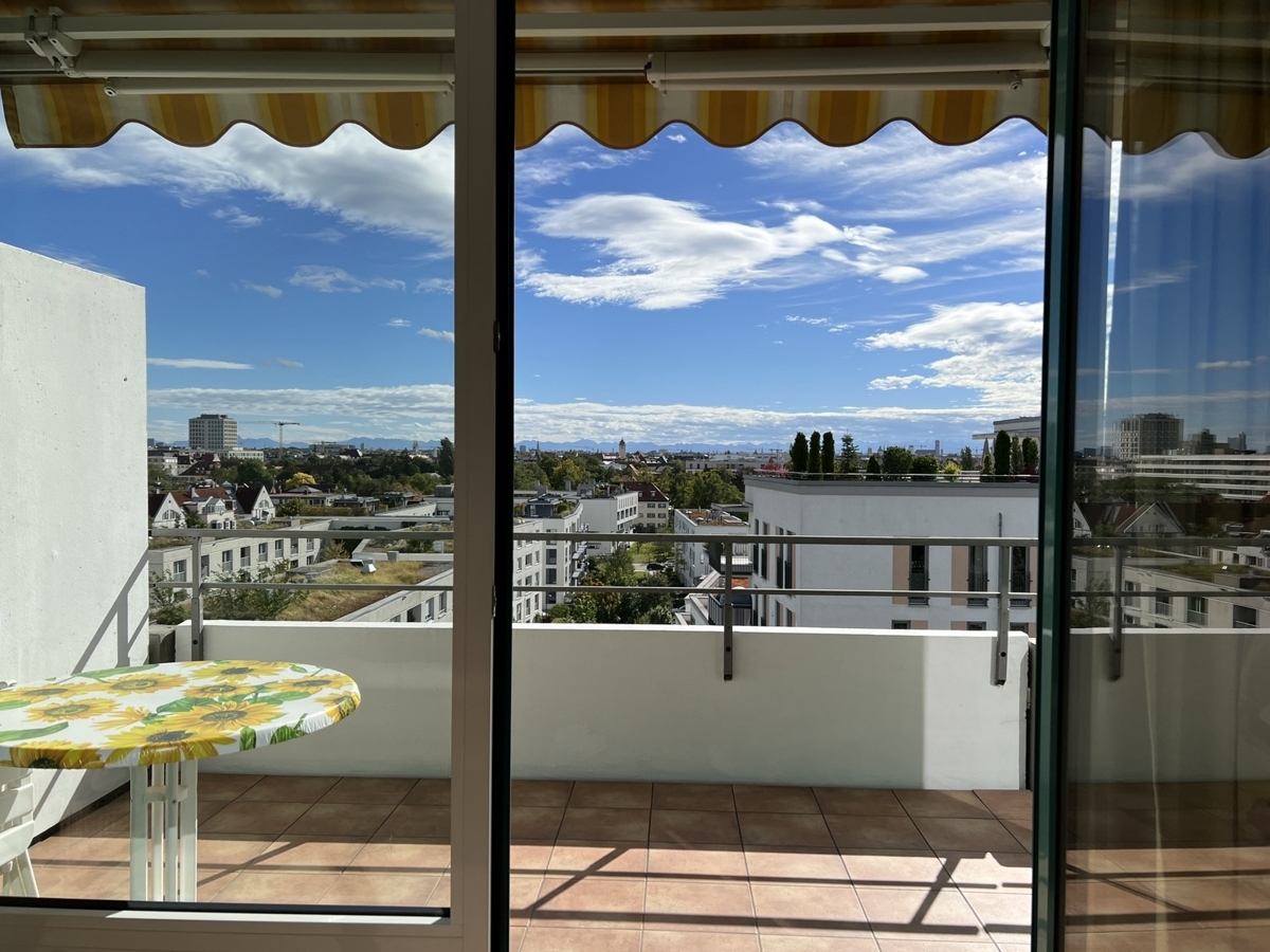 Süd-Loggia mit Bergblick