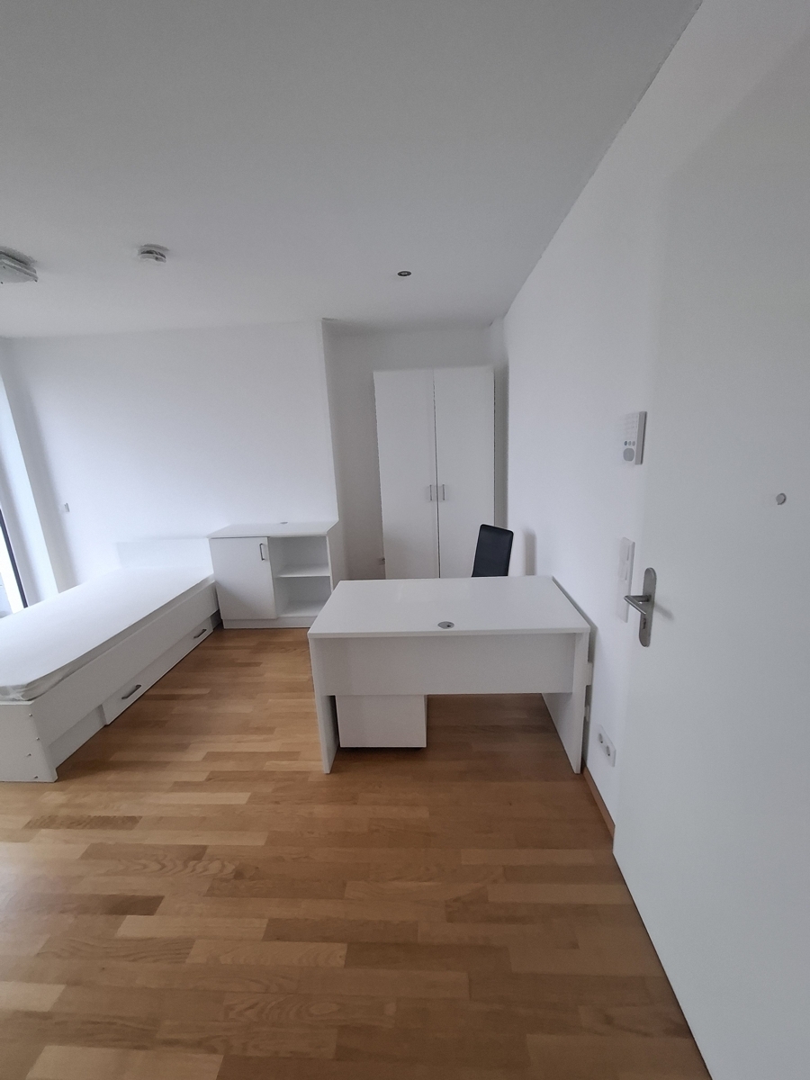 Apartment Nürnberg Schlafbereich & Schreibtischnische