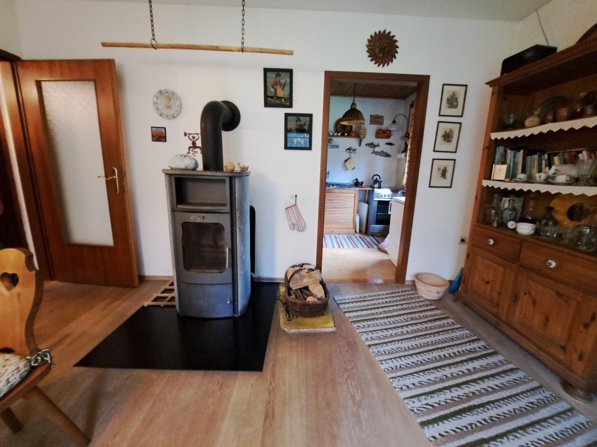 Wohn-Essraum  mit Blick in die Küche