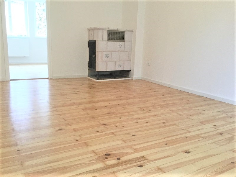 Wohnzimmer mit Kamin (2)