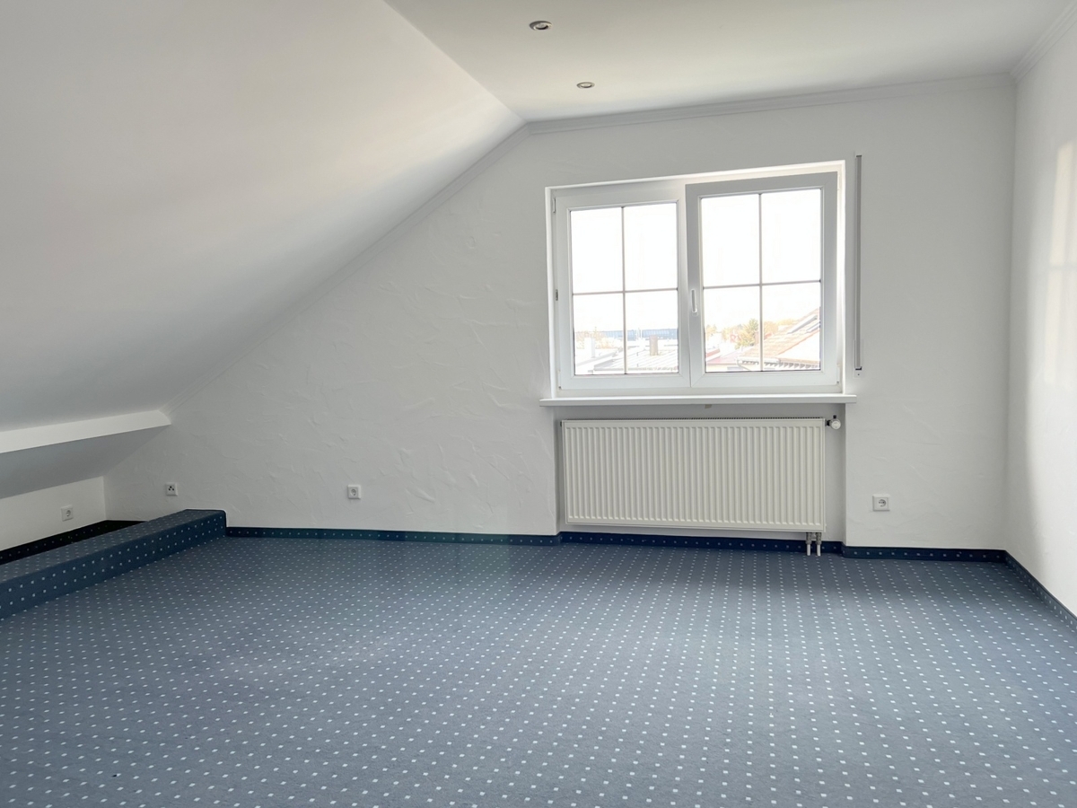 großes Zimmer DG