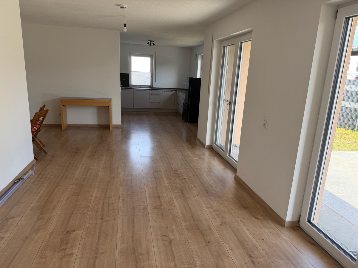 Wohnzimmer mit Blick zur Küche