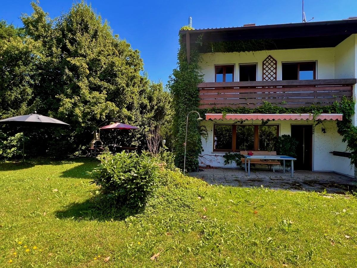 Sicht auf das Haus vom Garten