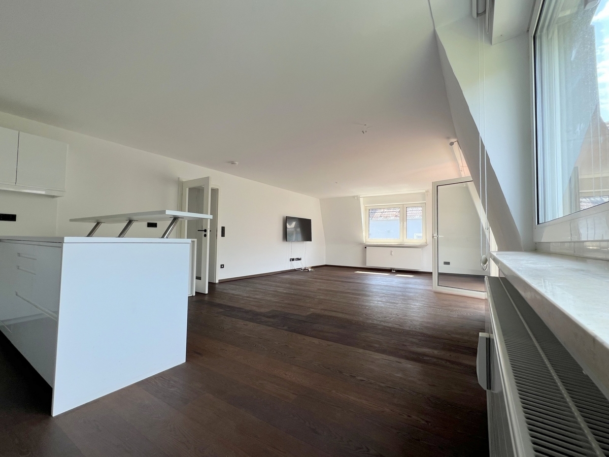 Wohn/Esszimmer mit offener Küche