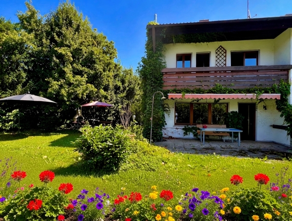 Sicht auf das Haus vom Garten
