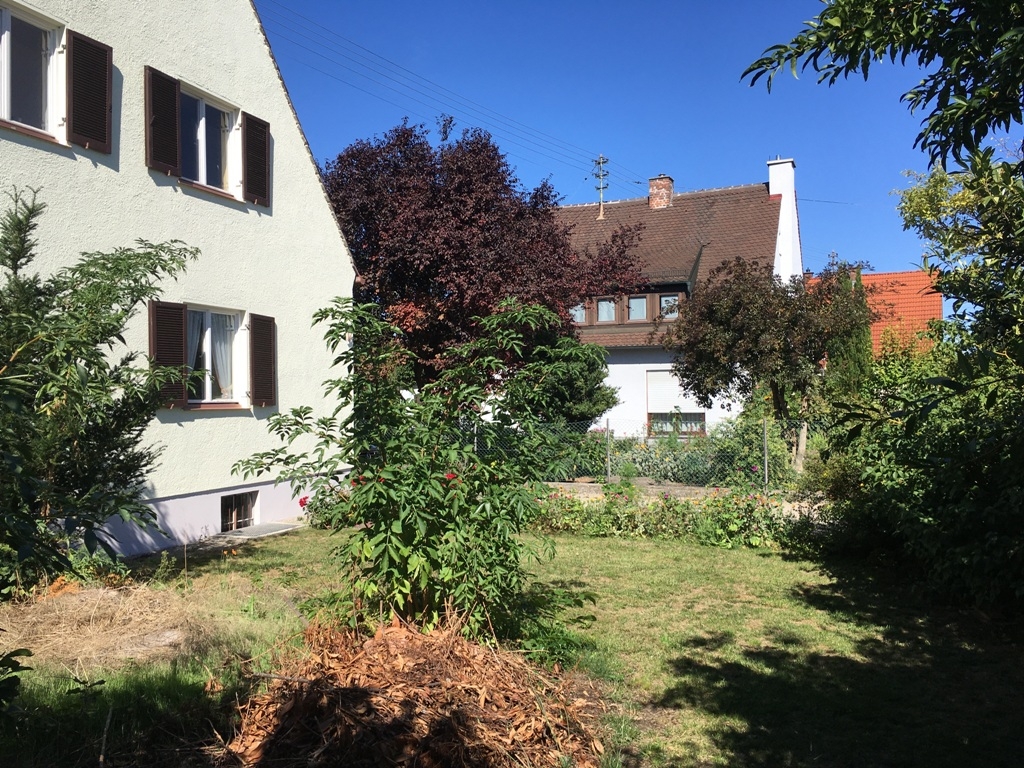 vor dem Haus
