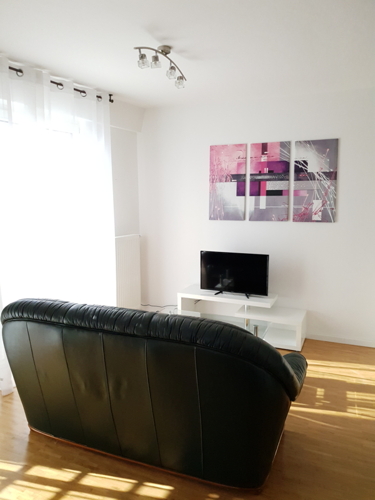 Wohnzimmer mit Fernseher