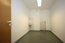 Raum mit rutschsicherem PVC-Boden und Handwaschbecken