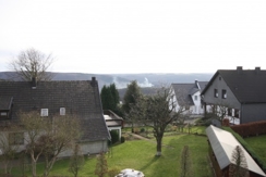 Schöne Aussicht über die Eifellandschaft und den Ortsteil Hechelscheid
