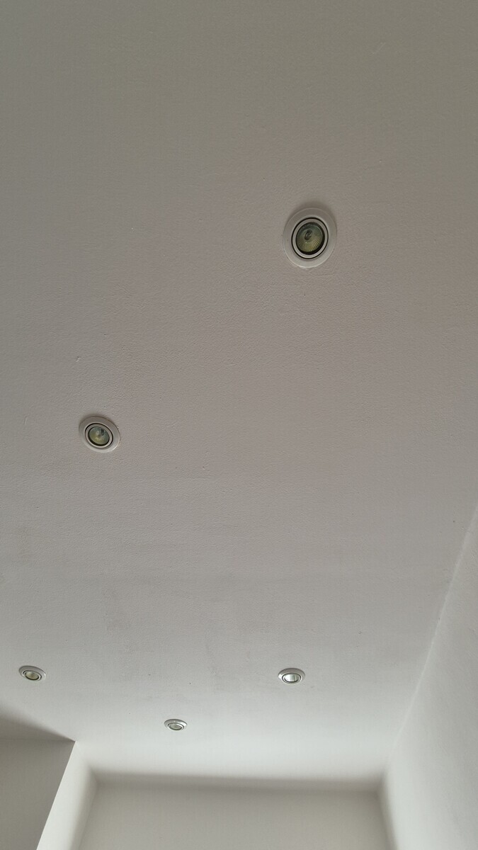 Detail - Decke mit Einbaustrahlern