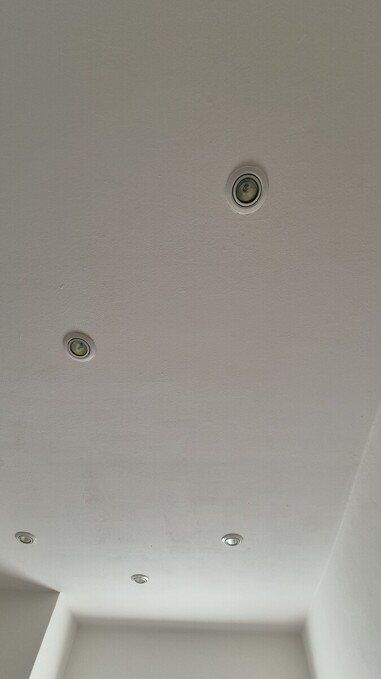 Detail - Decke mit Einbaustrahlern