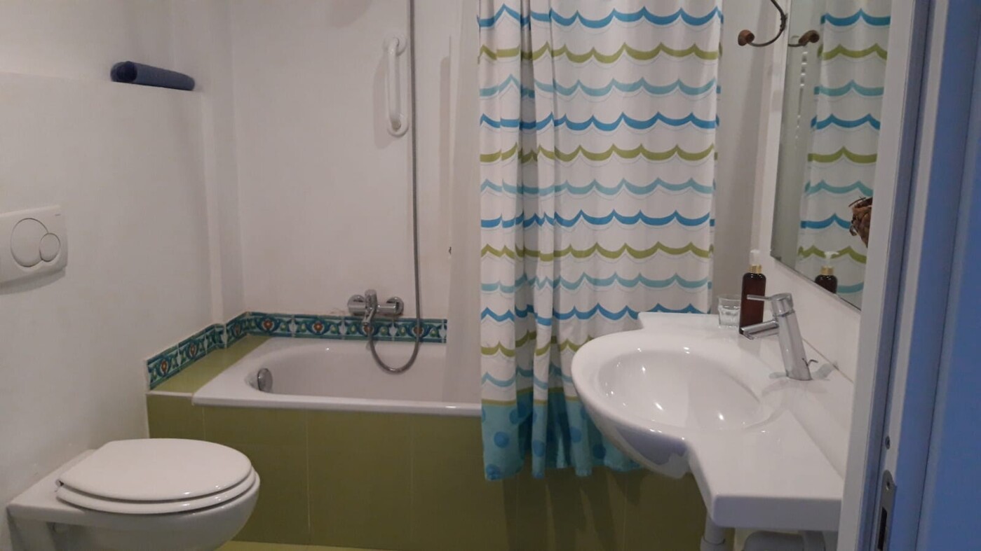 0008930-d81381e0-15b0-4adf-b38f-53e20e46c0d7