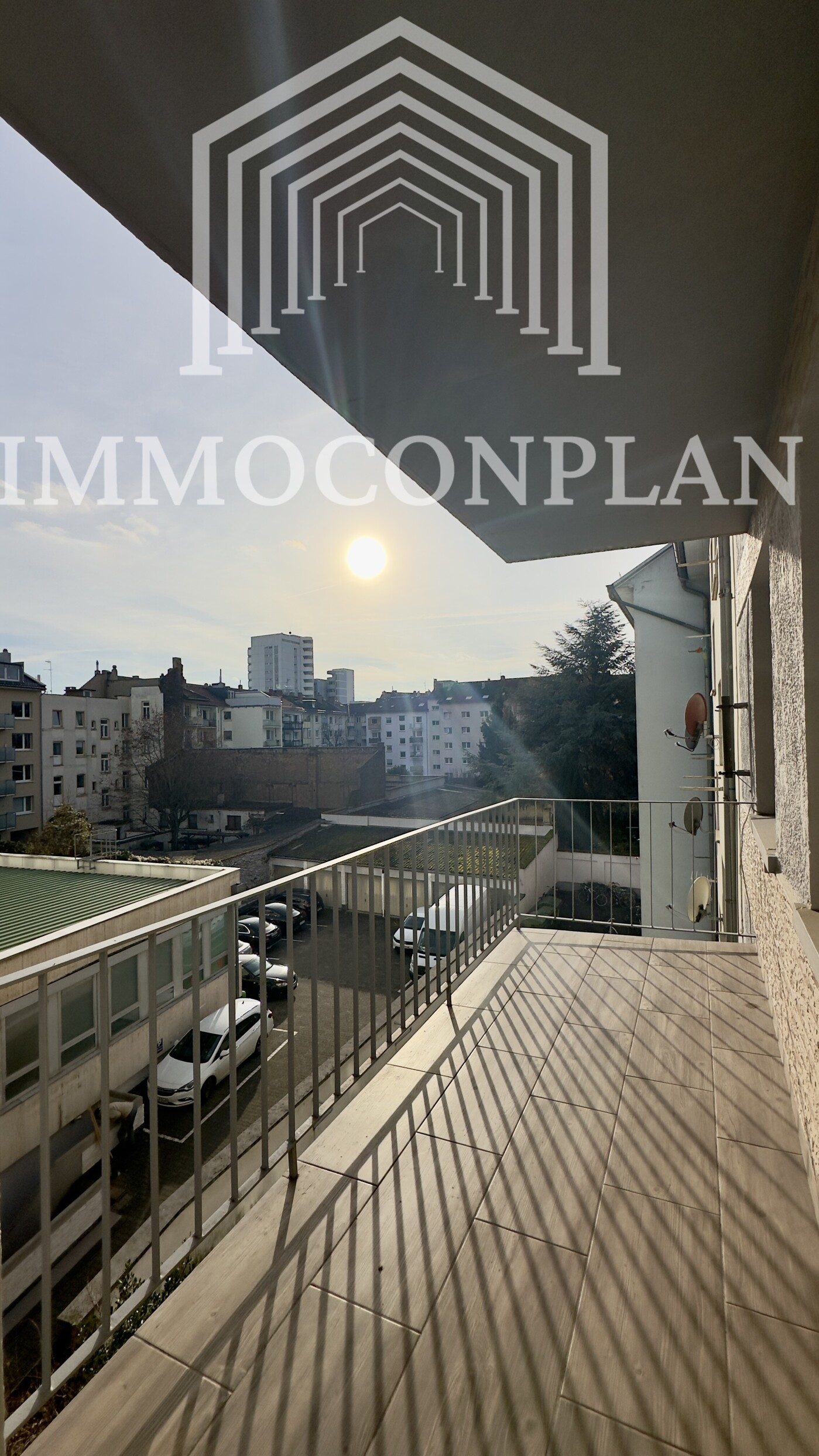 Ost-Süd Balkon,14Uhr