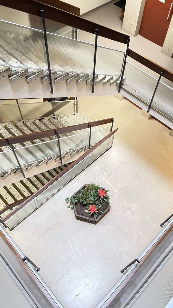 Treppenhaus mit Lift