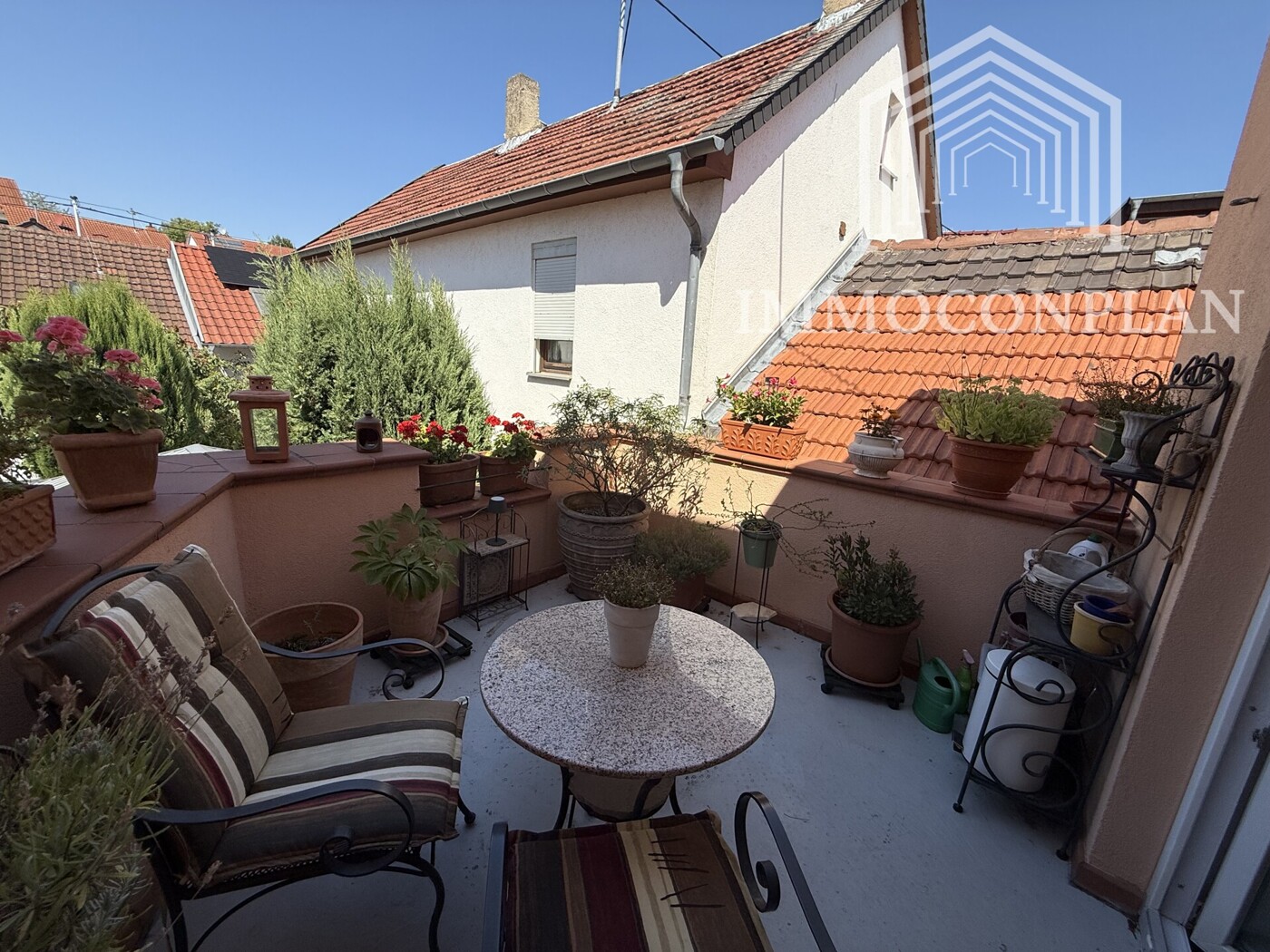 Balkon mit Zugang durch Essbereich