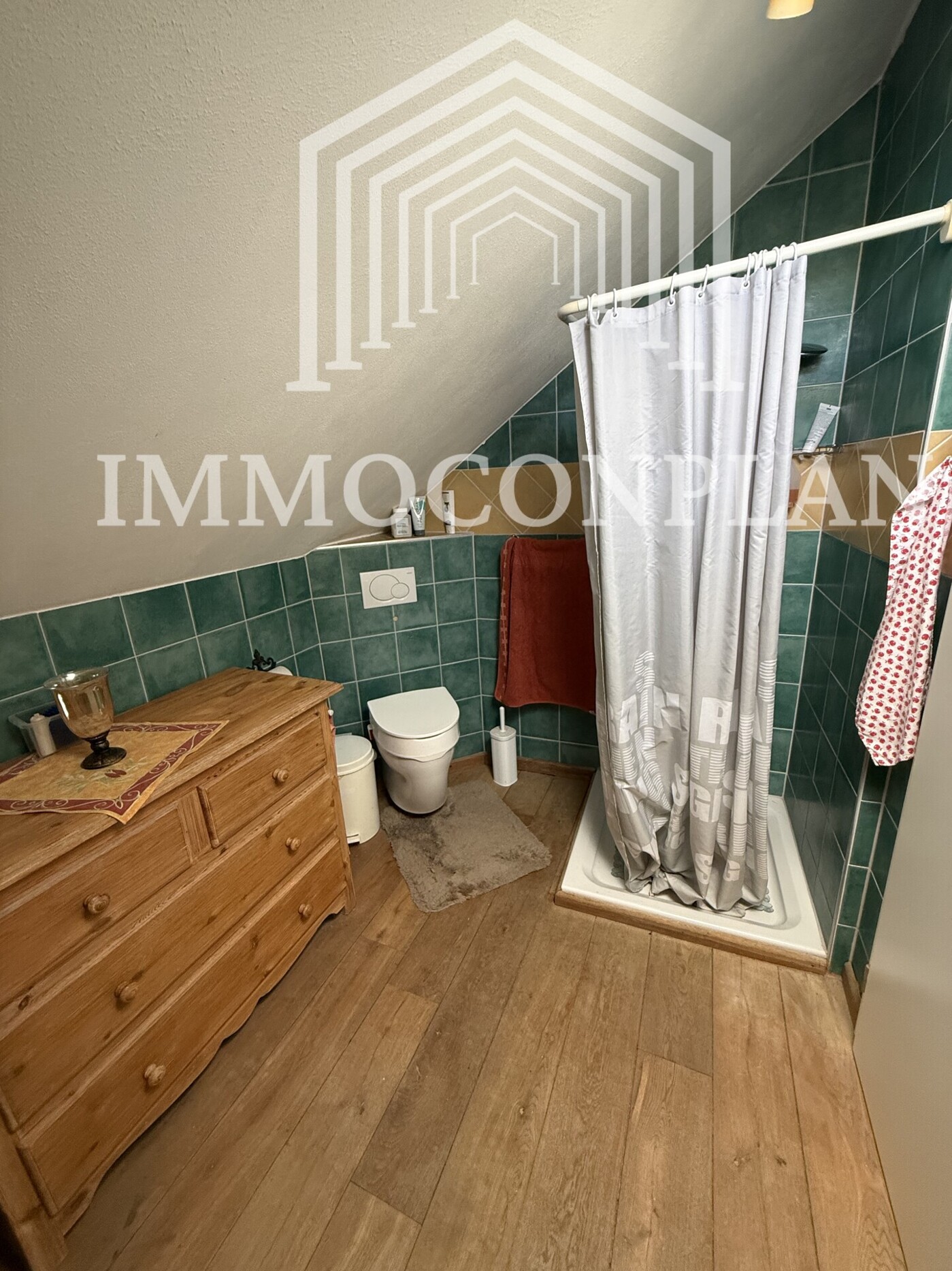Gäste-WC mit Dusche