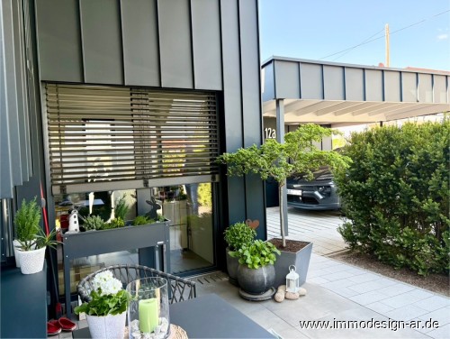 Ostseite und Carport