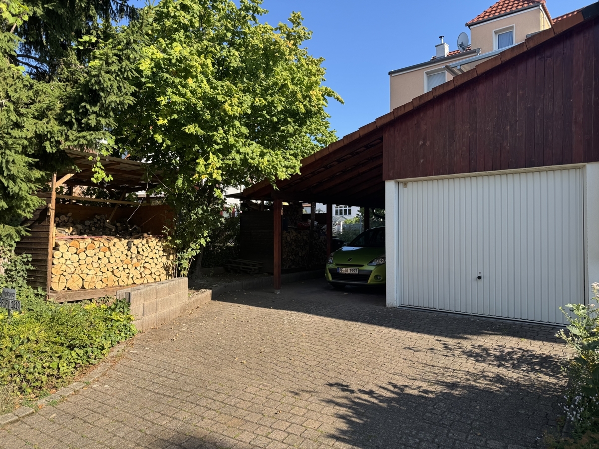 Blick zur Garage
