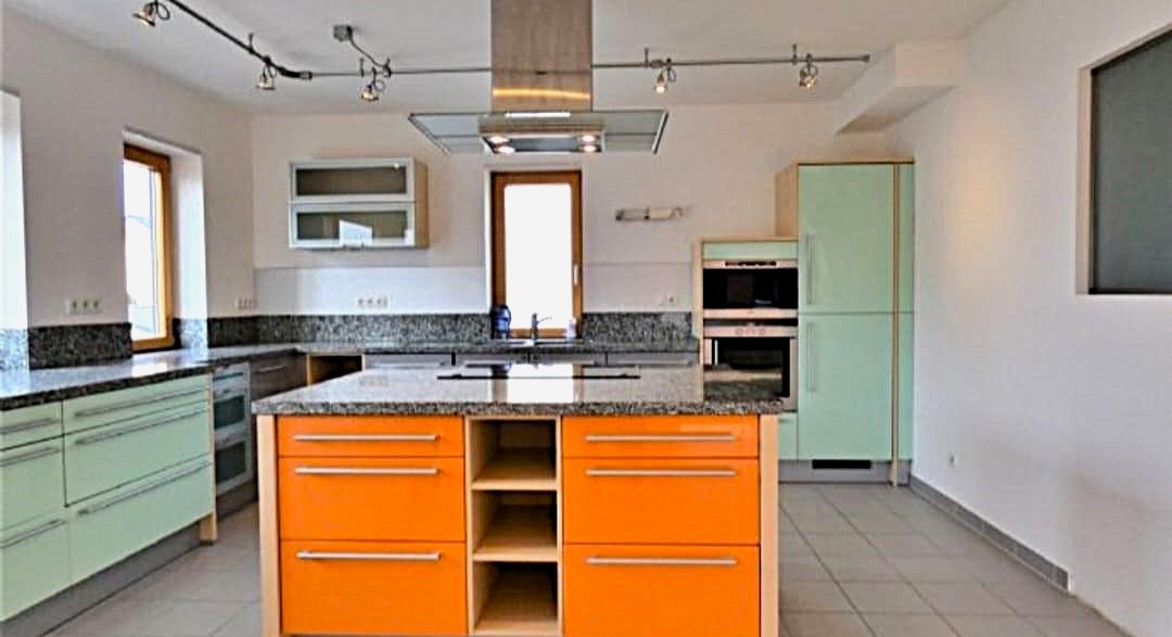 Küche inkl. hochwertige Einbauküche