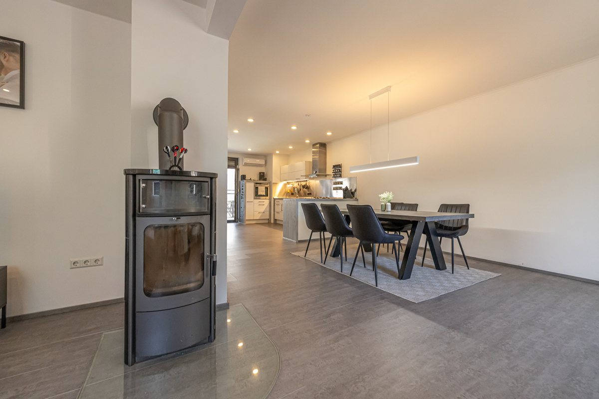 Essbereich mit Kaminofen