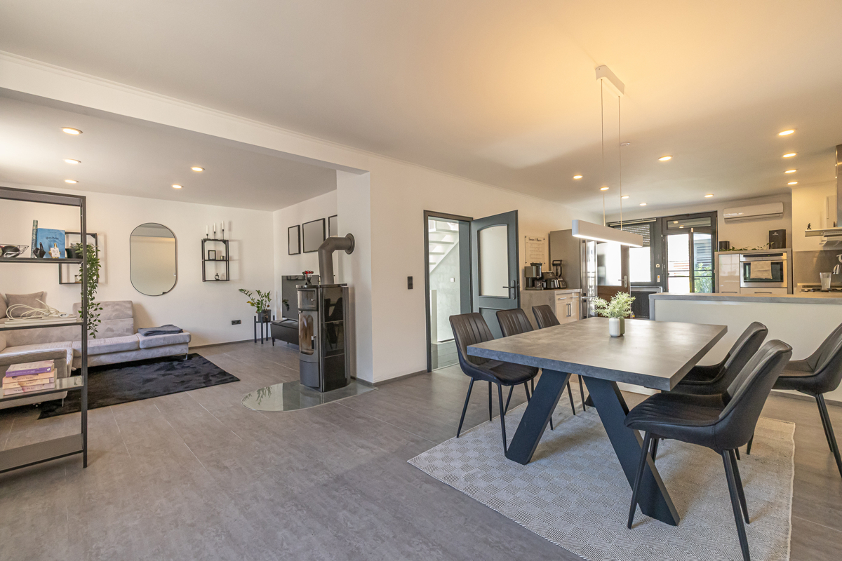 offener Wohn- und Essbereich