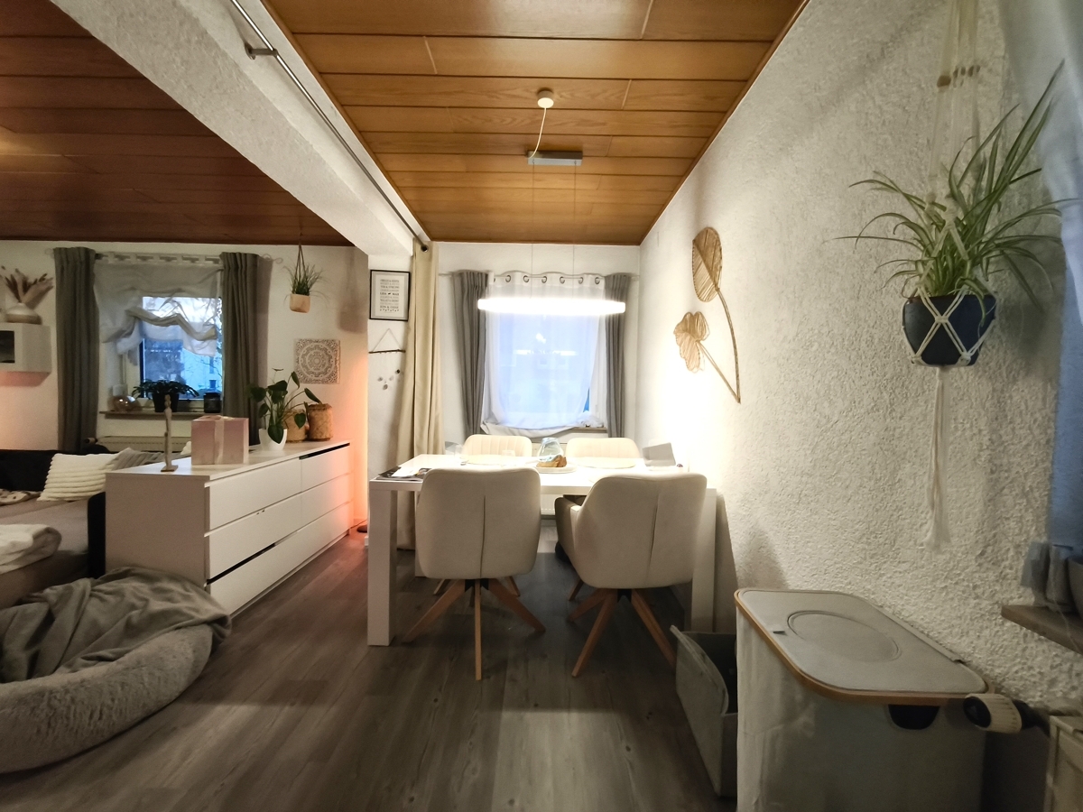 Esszimmer mit Blick ins Wohnzimmer_EG