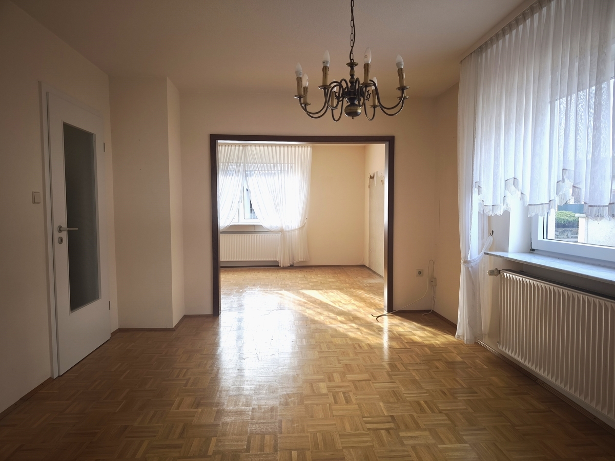 Esszimmer mit Blick ins Wohnzimmer_EG