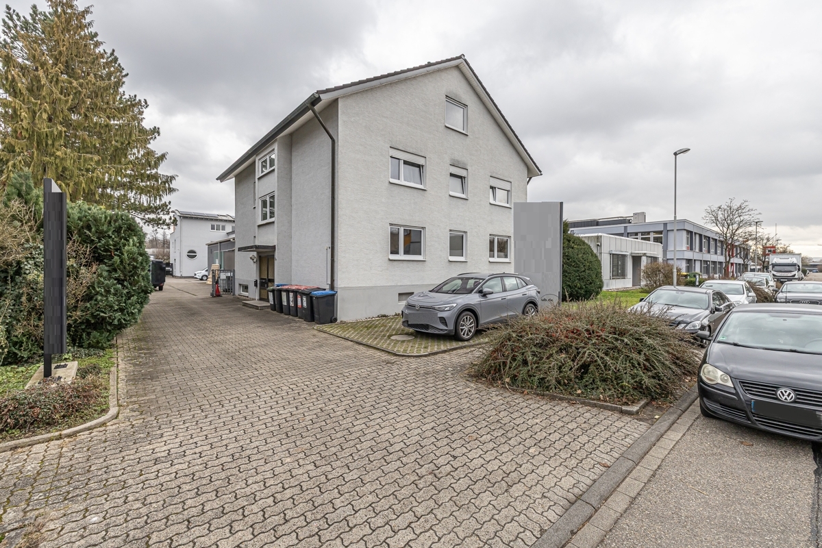 Voll vermietetes Mehrfamilienhaus mit PKW-Stellplätzen