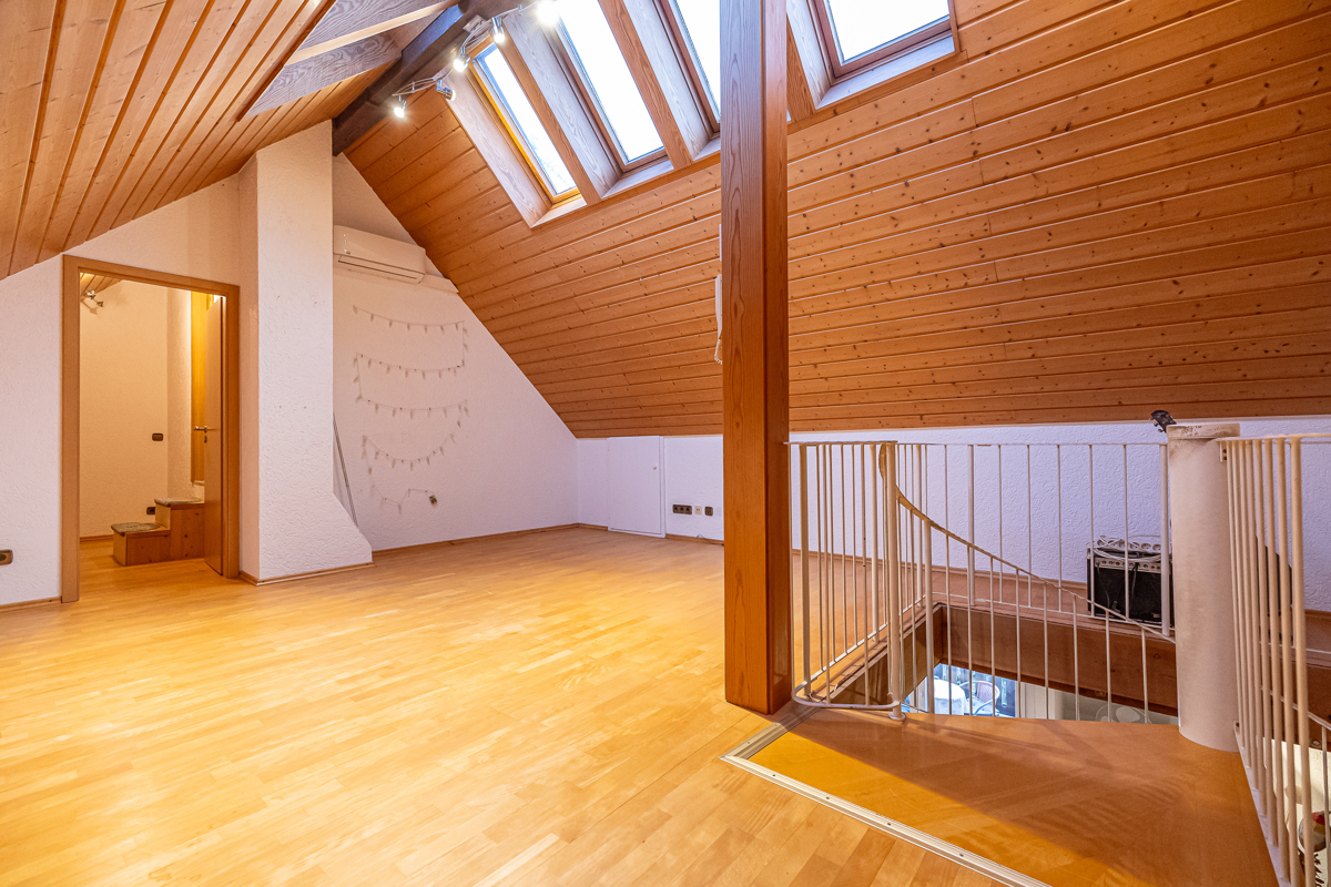 Lichtdurchflutete Galerie