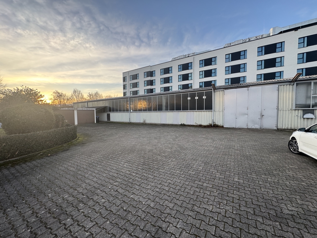 Hof und Halle
