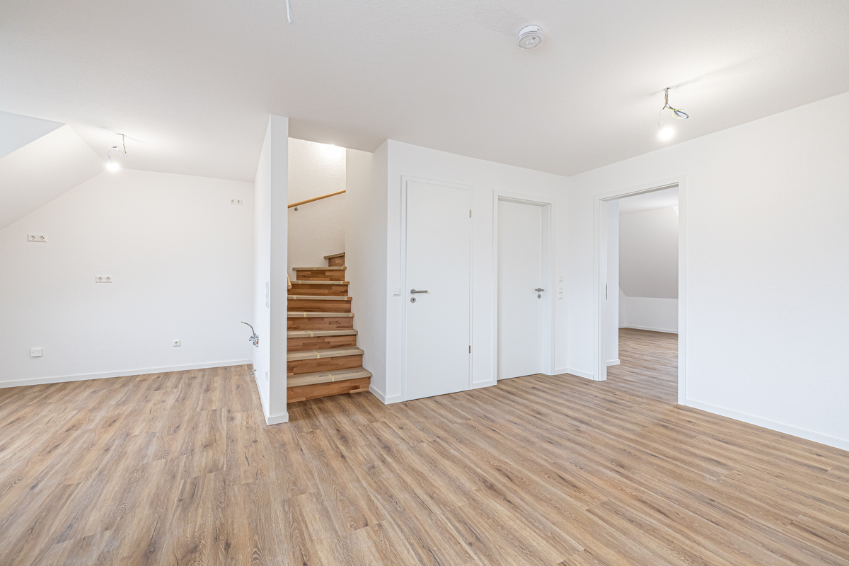 Offene Küche mit Essbereich und Aufgang zur 2ten Ebene