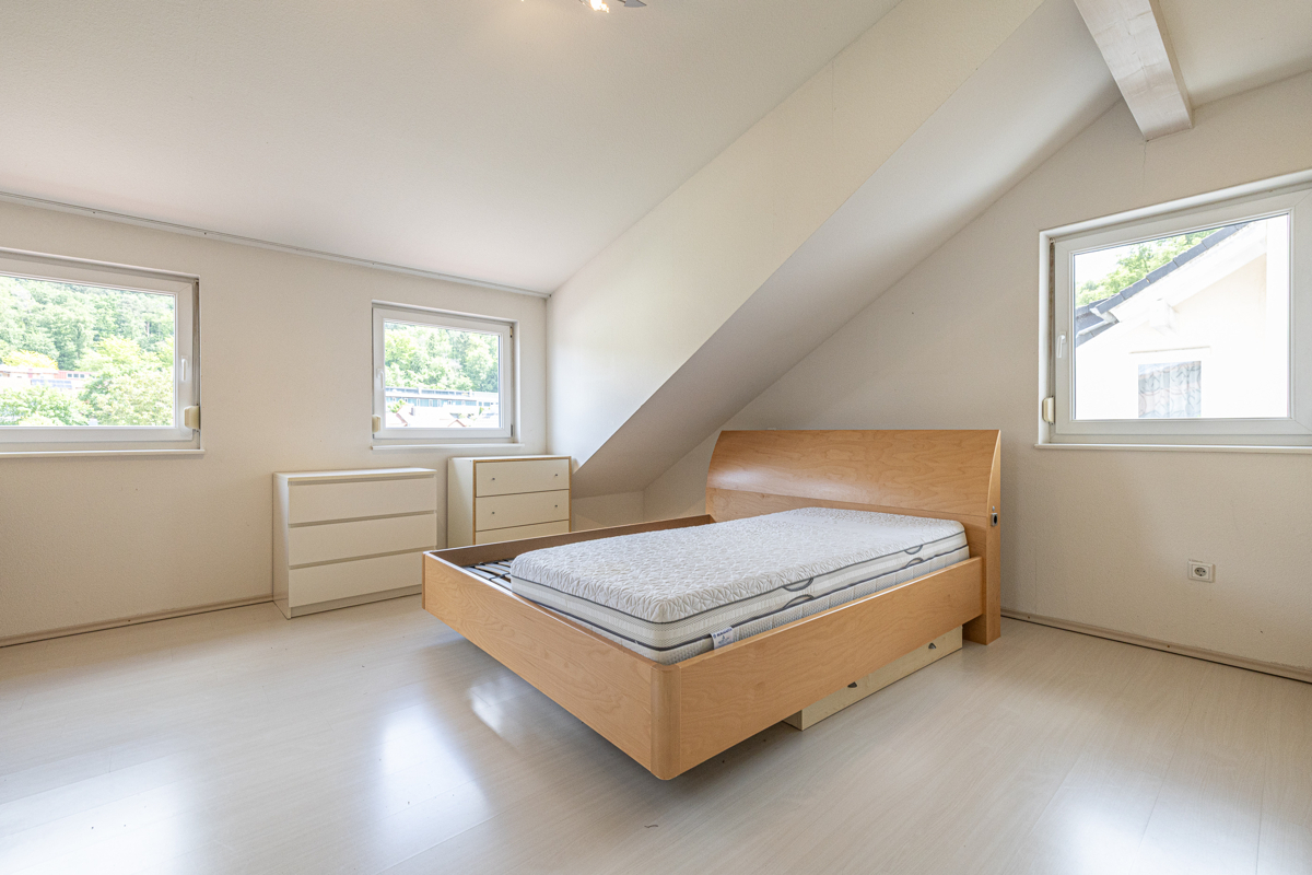 Schlafzimmer 1 DG