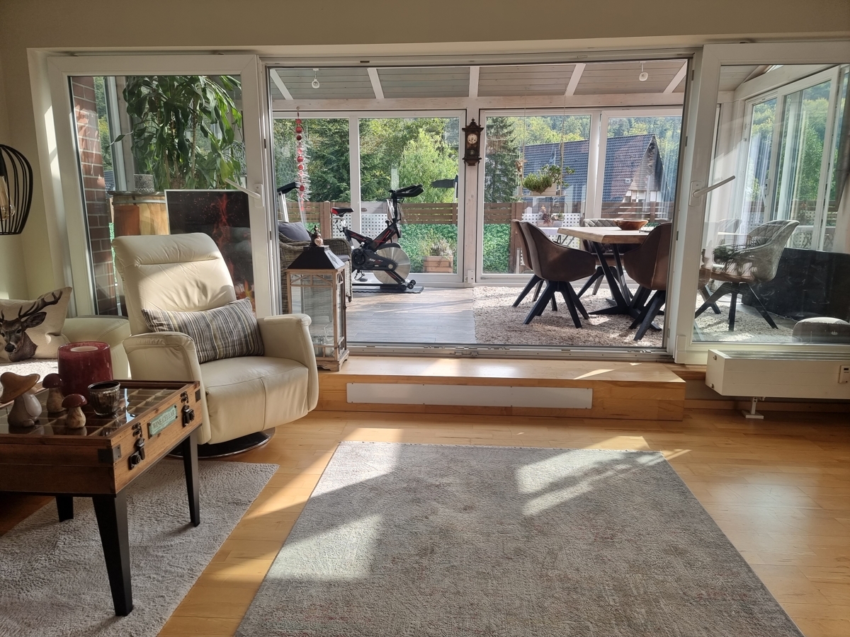 Einrichtungsbeispiel Wohnzimmer und Wintergarten