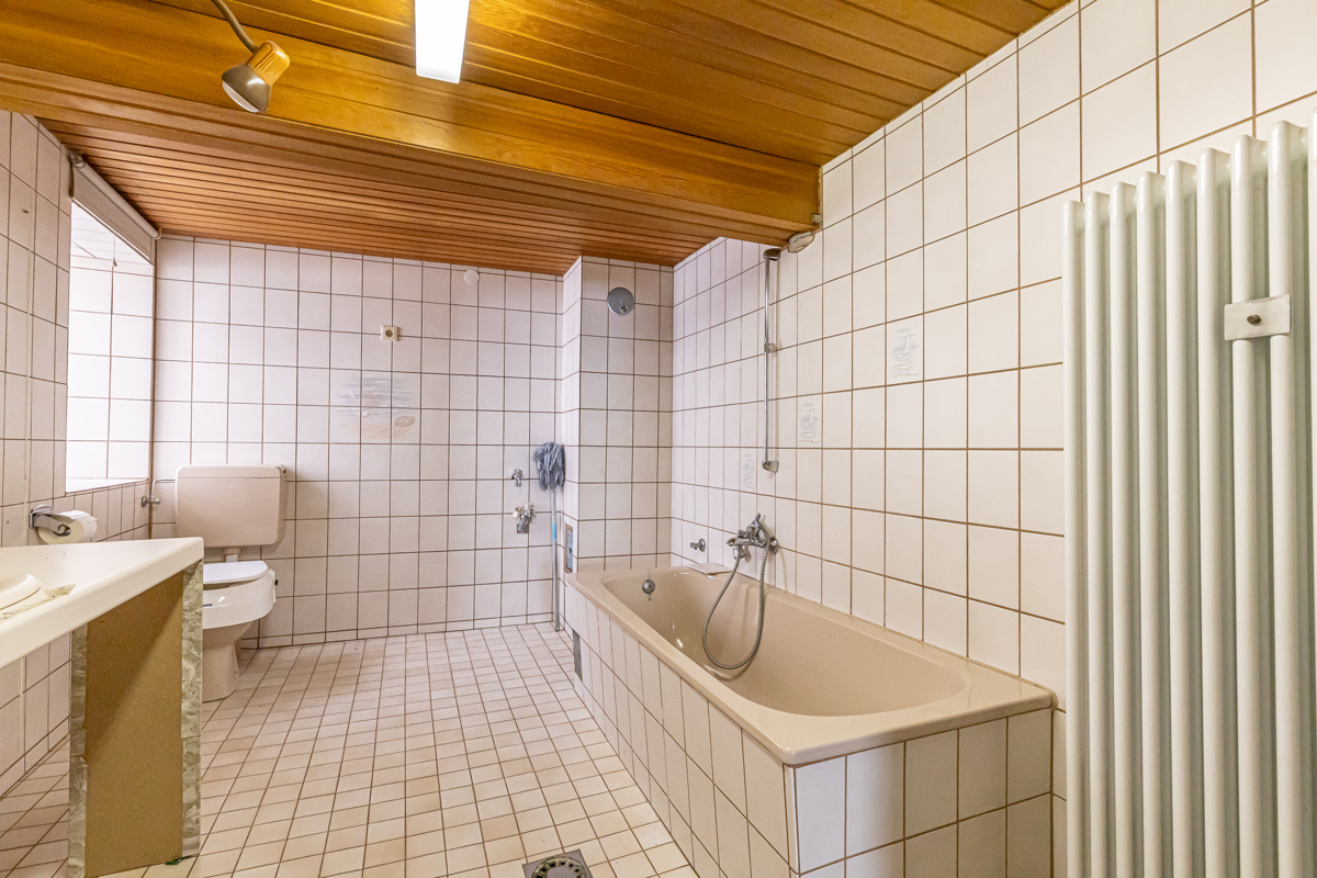 Badezimmer mit Tageslicht