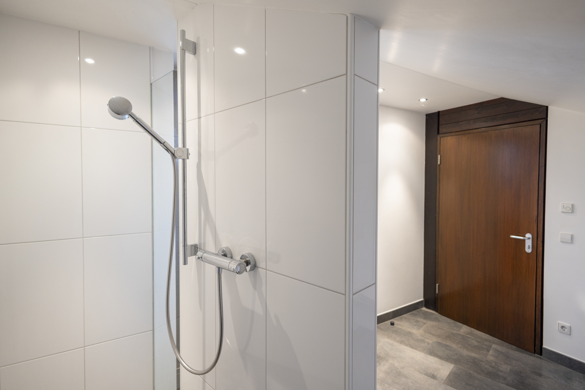 Badezimmer im DG