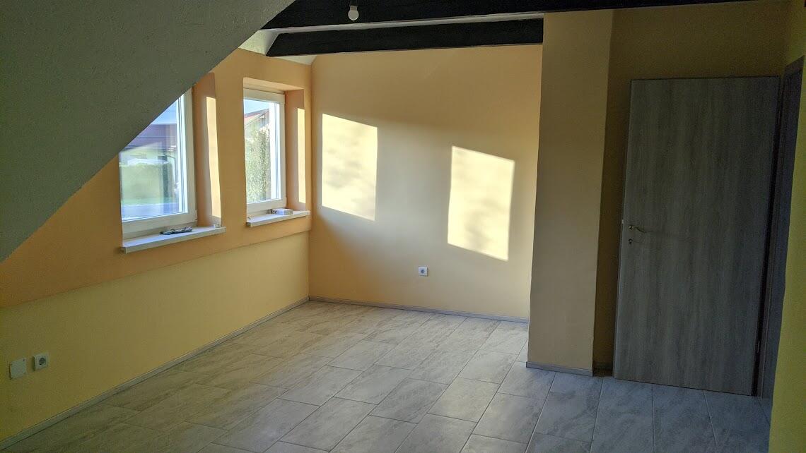 Naprodaj samostojna hiša s približno 180 m² bivalne površine v dveh etažah, le nekaj minut vožnje od Ptuja. - Slika 6