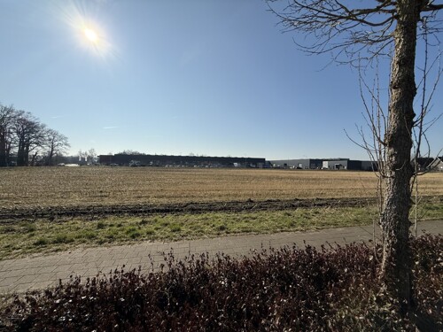 Straßenansicht Baugrundstück