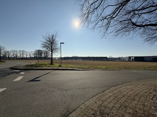 Straßenansicht Baugrundstück 