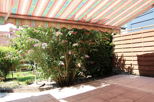 TERRASSE MIT MARKISE