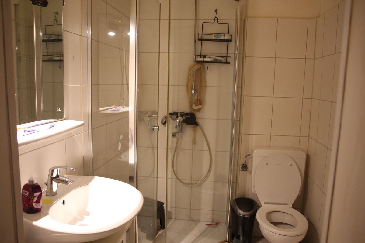 DUSCHBAD 1