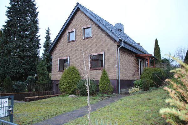 EINFAMILIENHAUS MIT GARAGEN
