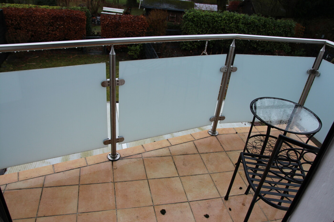 BALKON MIT NEUEM GELÄNDER