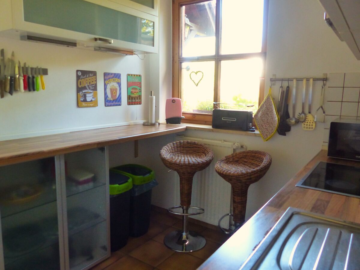 Küche mit kleinem Sitzplatz