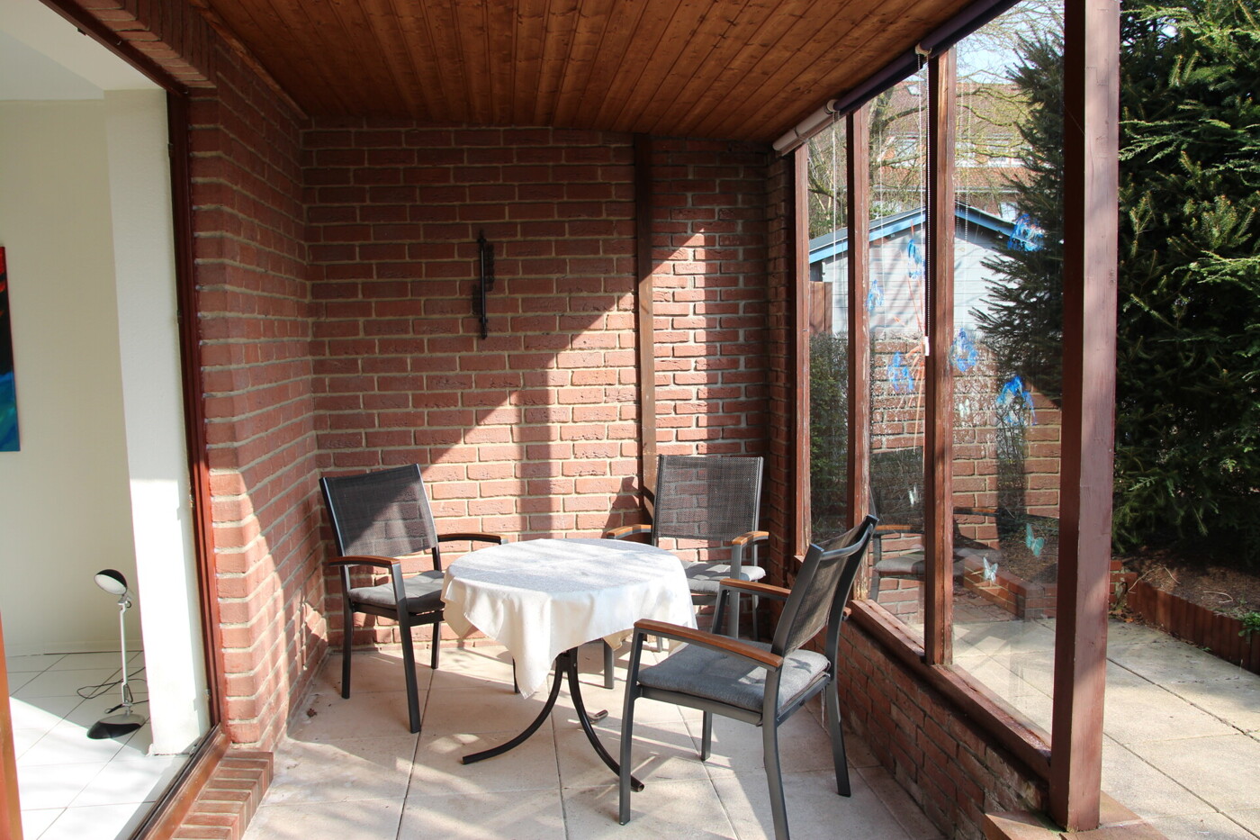 ÜBERDACHTE TERRASSE