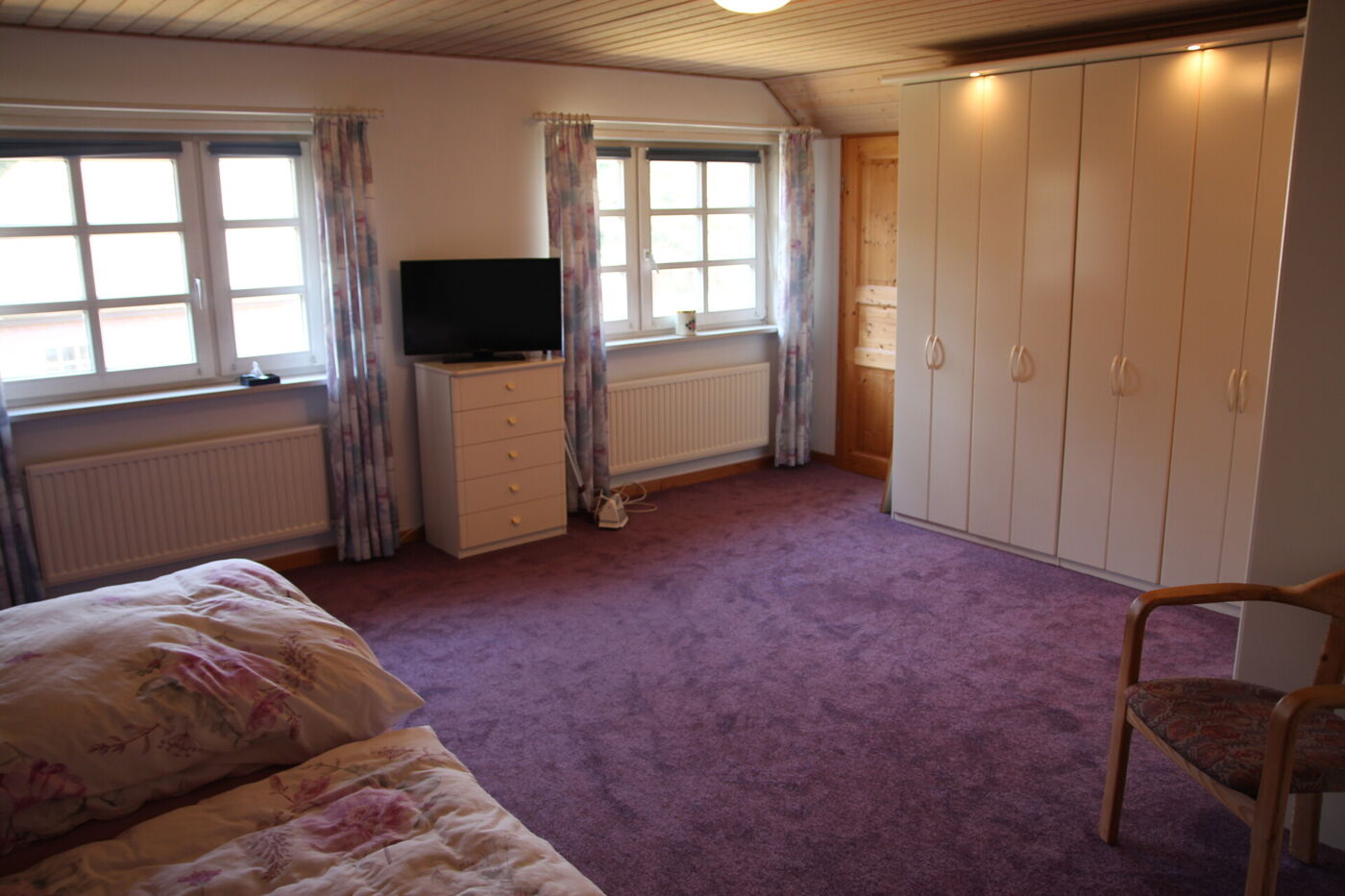 Großes Schlafzimmer
