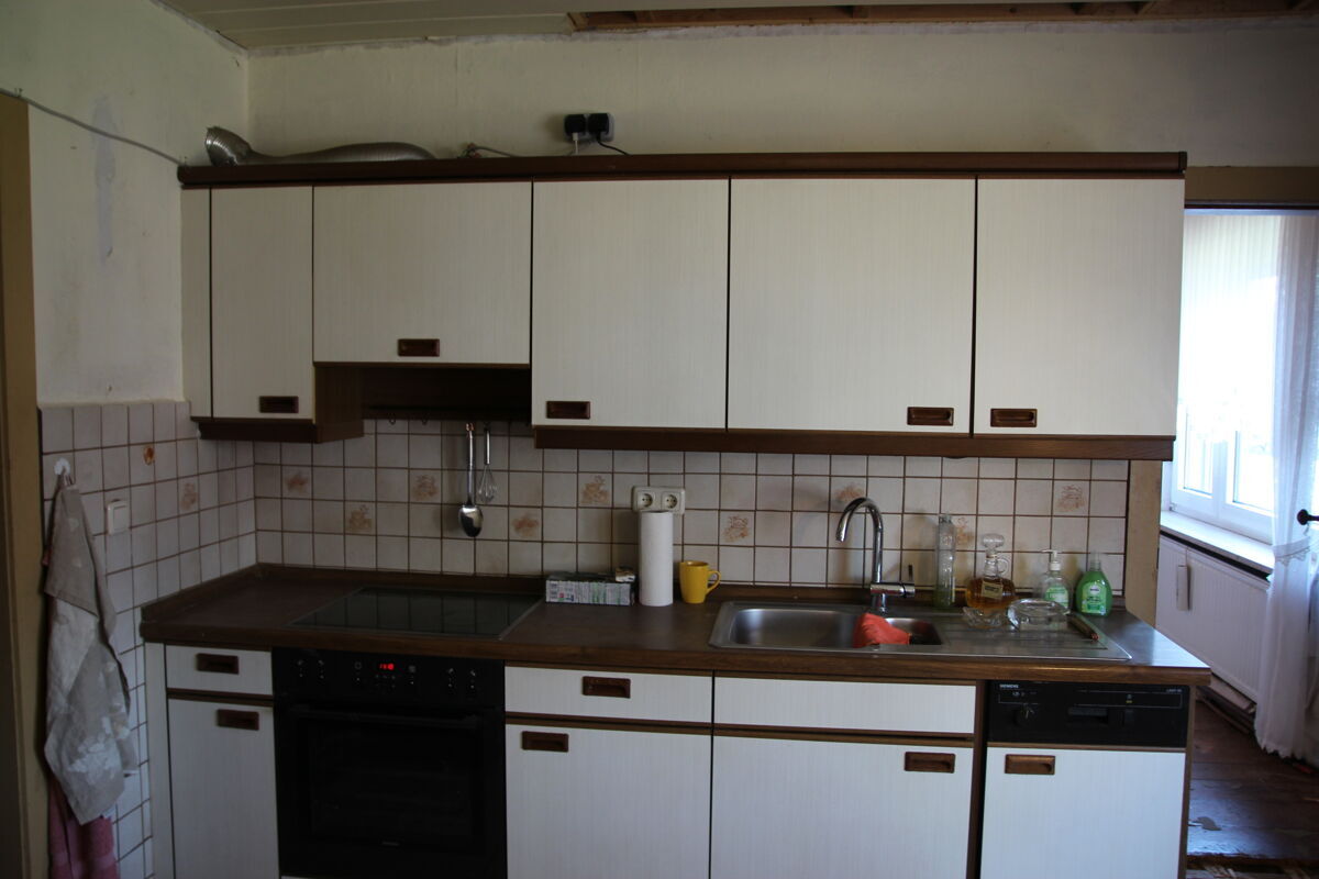 Geräumige Küche mit Potenzial für eine moderne Einbauküche