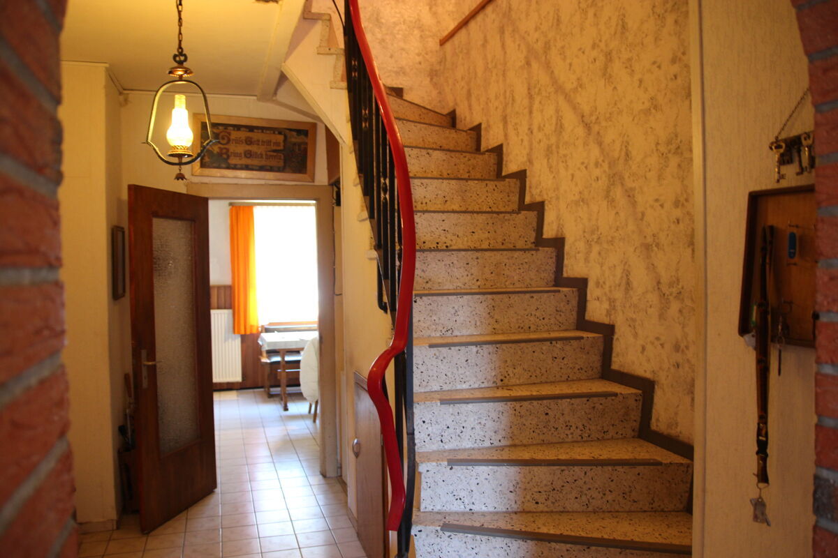 Zentraler Flur im EG mit Blick auf den Treppenaufgang