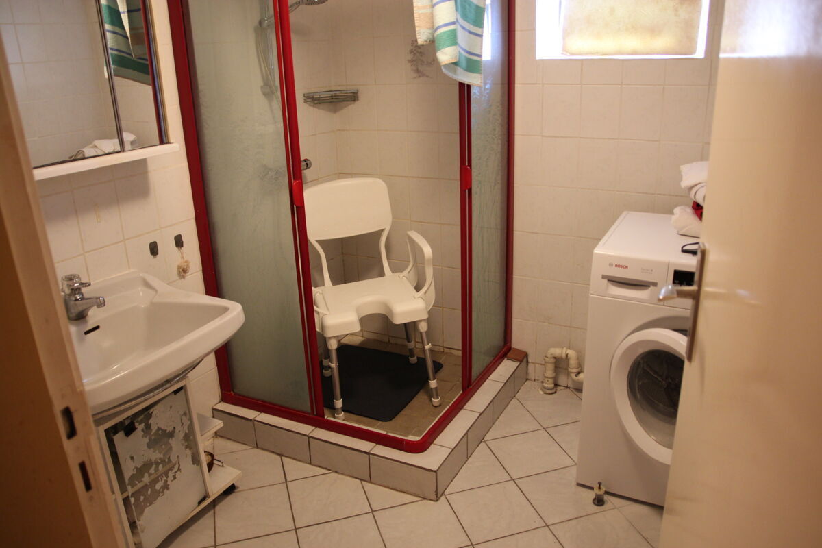 Duschbad im EG inklusive Waschmaschinenanschluss