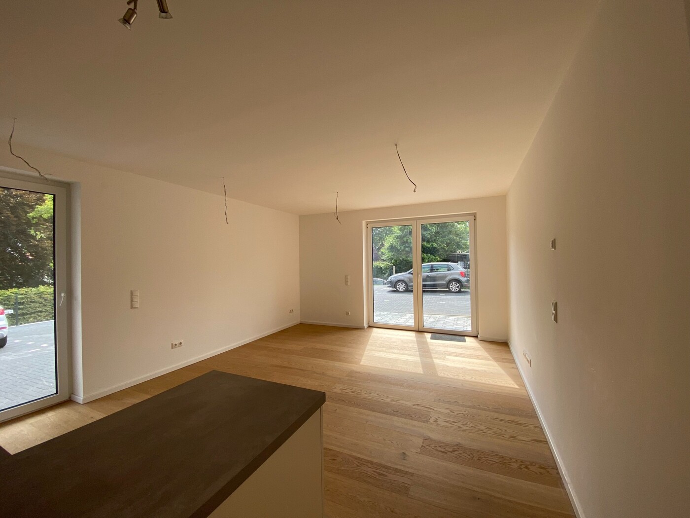 lichtdurchflutetes Wohnzimmer